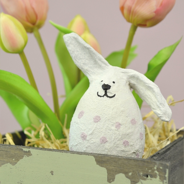 Osterhase aus Pappmaché